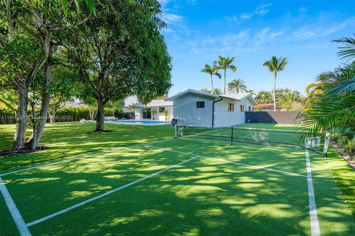 Exterior, Tennis Courts