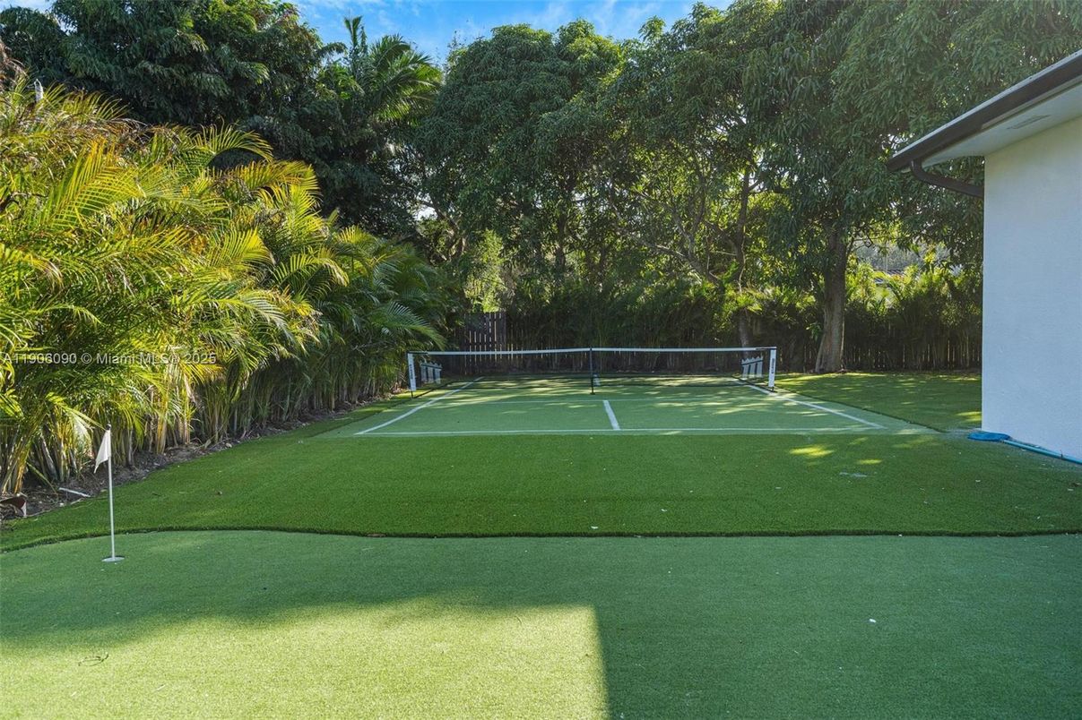 Exterior, Tennis Courts