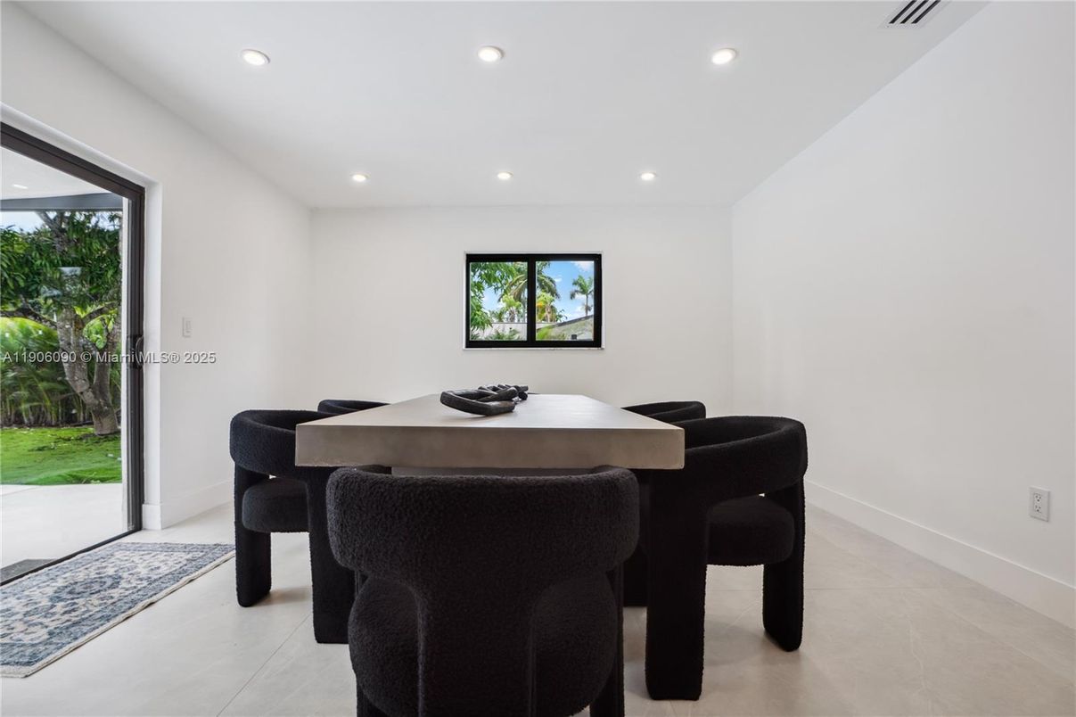 Dining room, Interior, Recessed Lighting