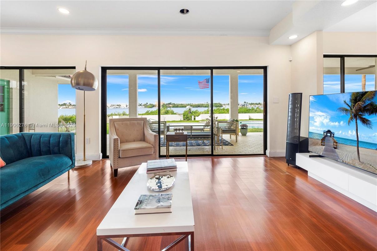 Interior, Living room, Recessed Lighting, Water, Wood Texture Flooring