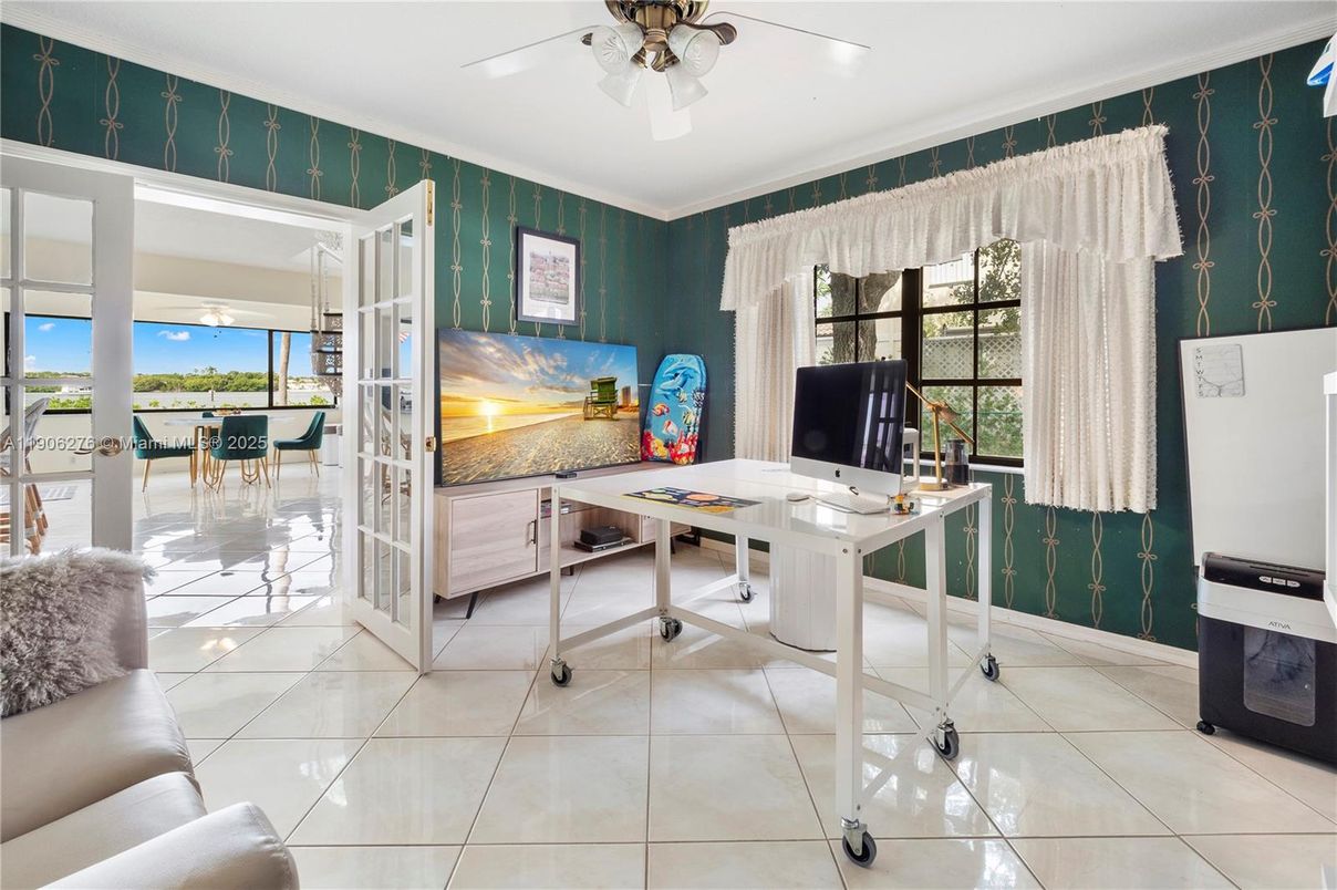 Home Office, Interior, Water