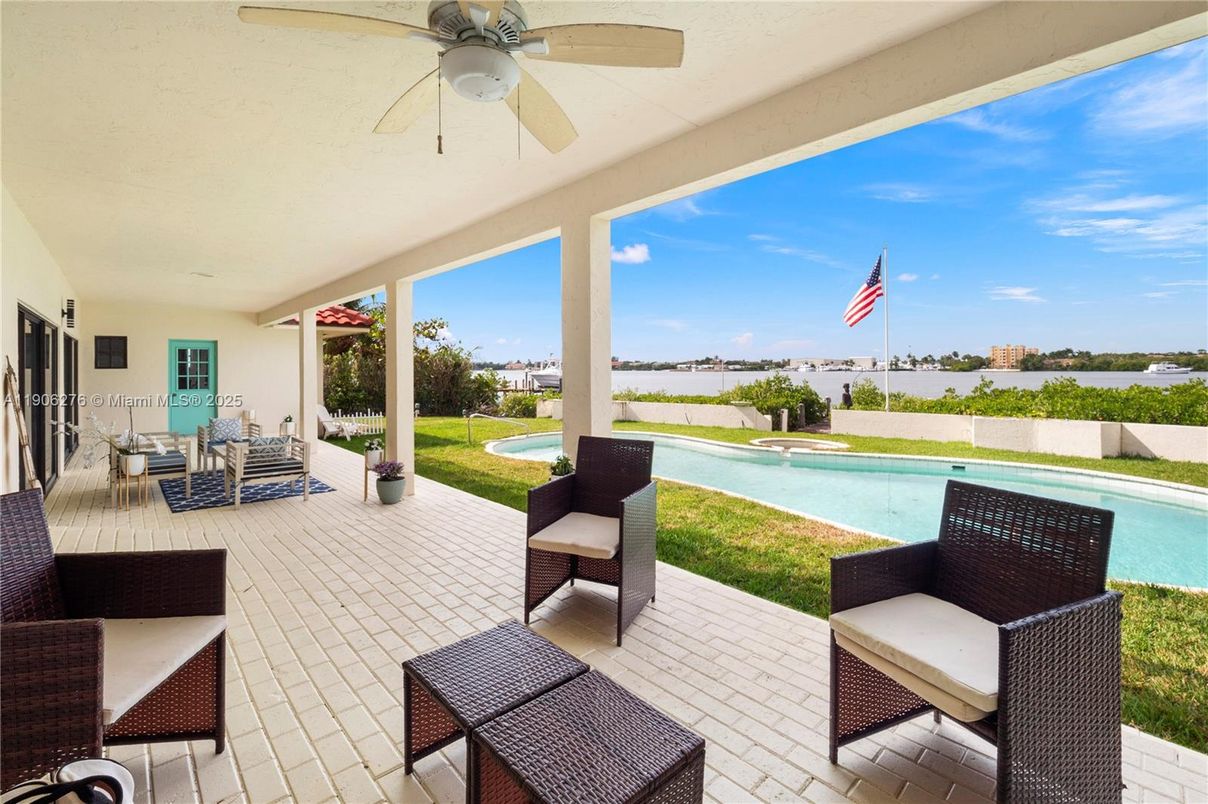 Exterior, Pool, Water