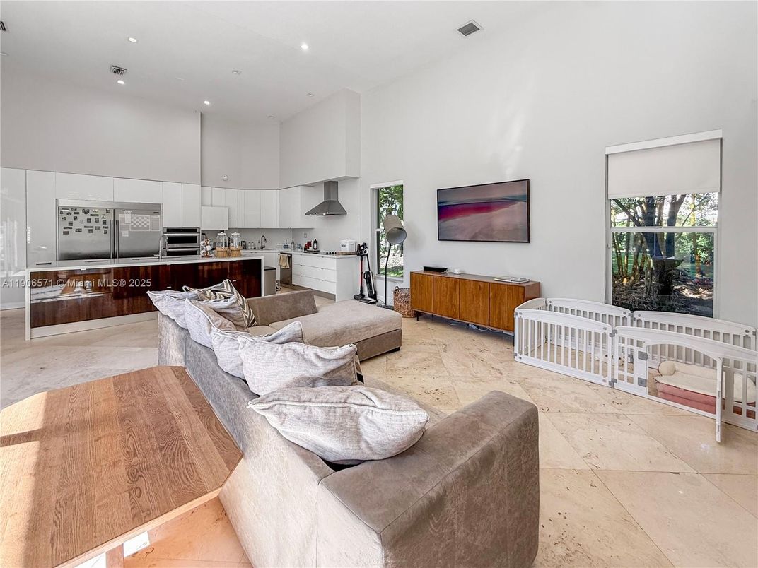 Interior, Kitchen, Living room, Recessed Lighting, Stainless Steel Appliances