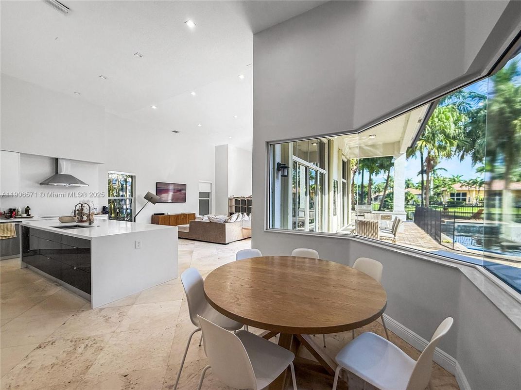 Dining room, Interior, Recessed Lighting