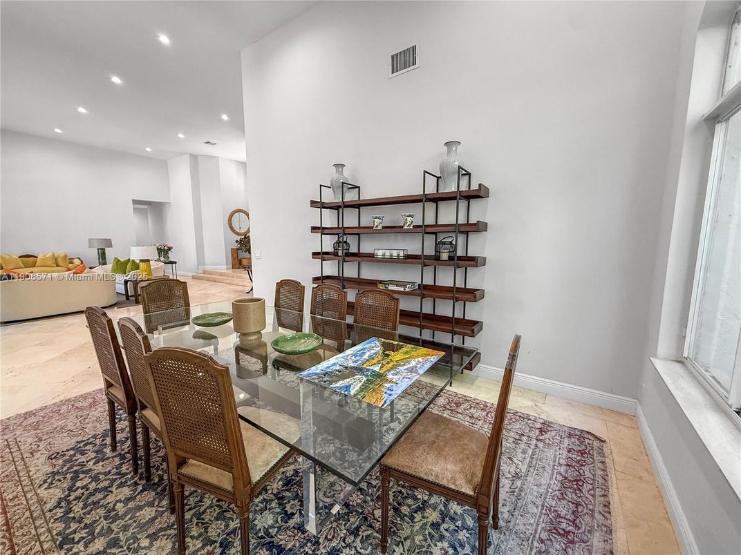 Dining room, Interior, Living room, Recessed Lighting