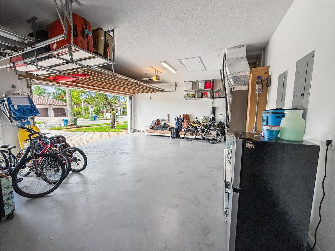 Garage, Interior
