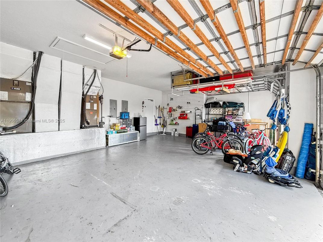 Garage, Interior