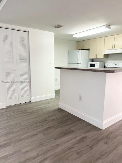Interior, Kitchen, Wood Texture Flooring