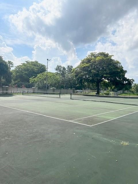 Exterior, Tennis Courts