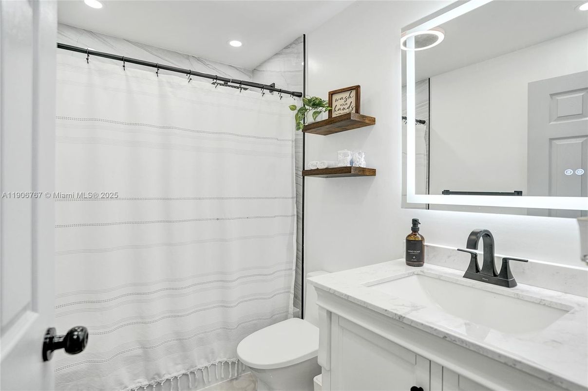 Bathroom, Interior, Recessed Lighting