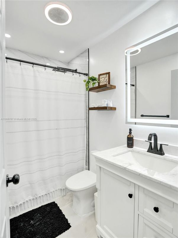 Bathroom, Interior, Marble, Recessed Lighting