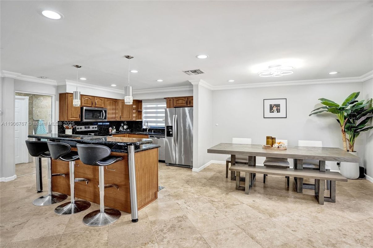 Dining room, Interior, Kitchen, Pendant Lights, Recessed Lighting, Stainless Steel Appliances
