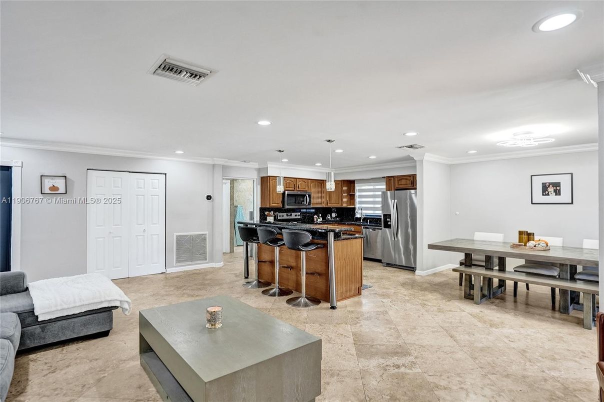 Dining room, Interior, Kitchen, Pendant Lights, Recessed Lighting, Stainless Steel Appliances