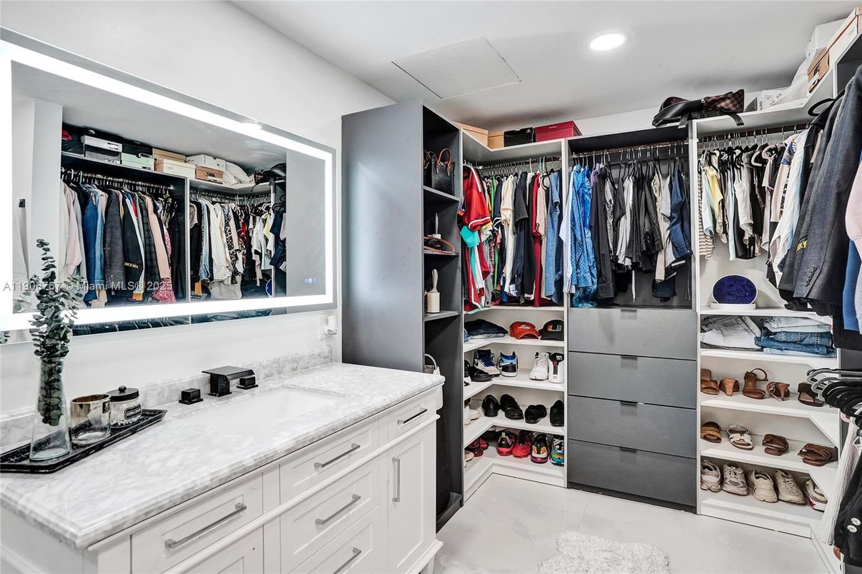 Interior, Recessed Lighting, Walk-in Closets
