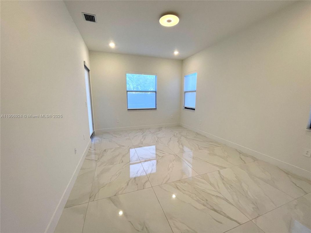 Empty room, Interior, Marble, Recessed Lighting