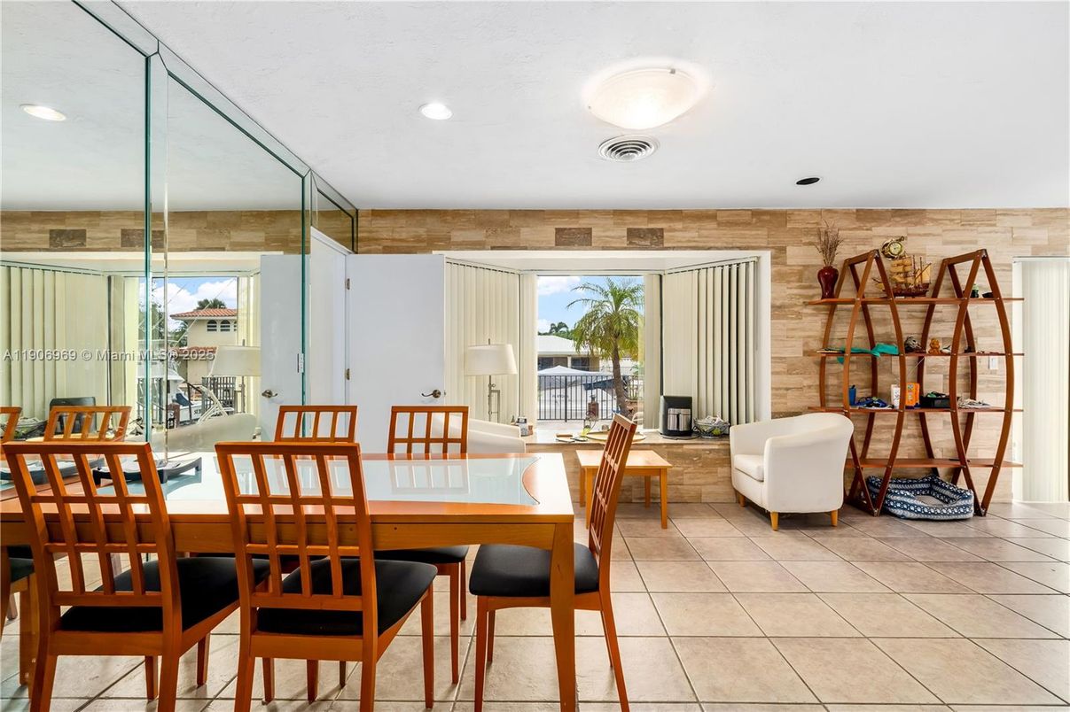Dining room, Interior, Recessed Lighting