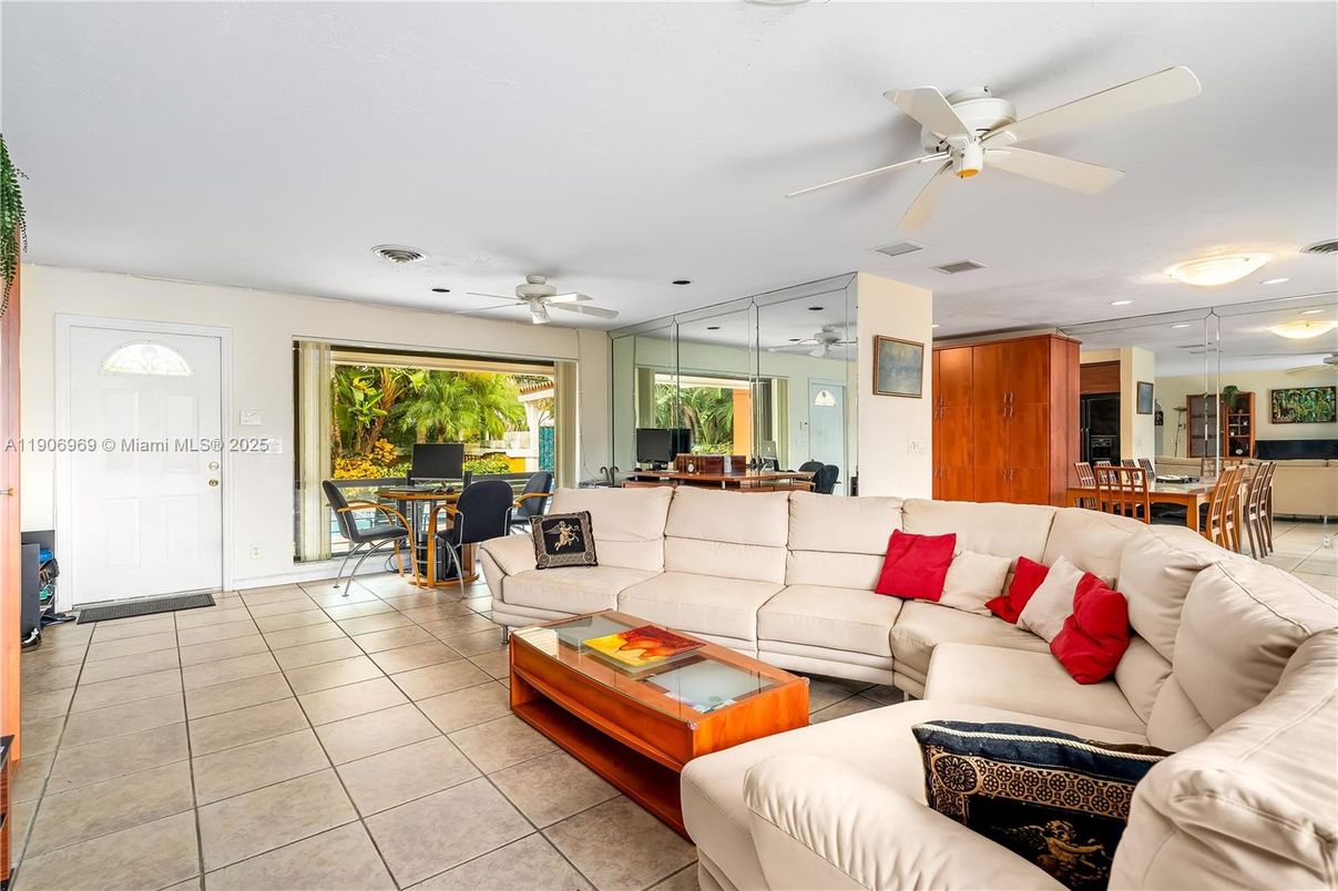 Dining room, Interior, Living room, Recessed Lighting