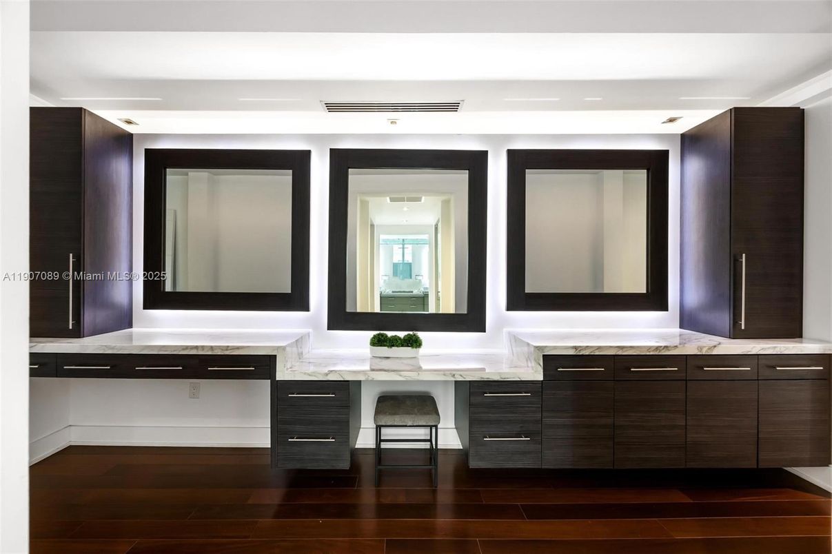 Bathroom, Dual Sink Vanities, Interior, Wood Texture Flooring
