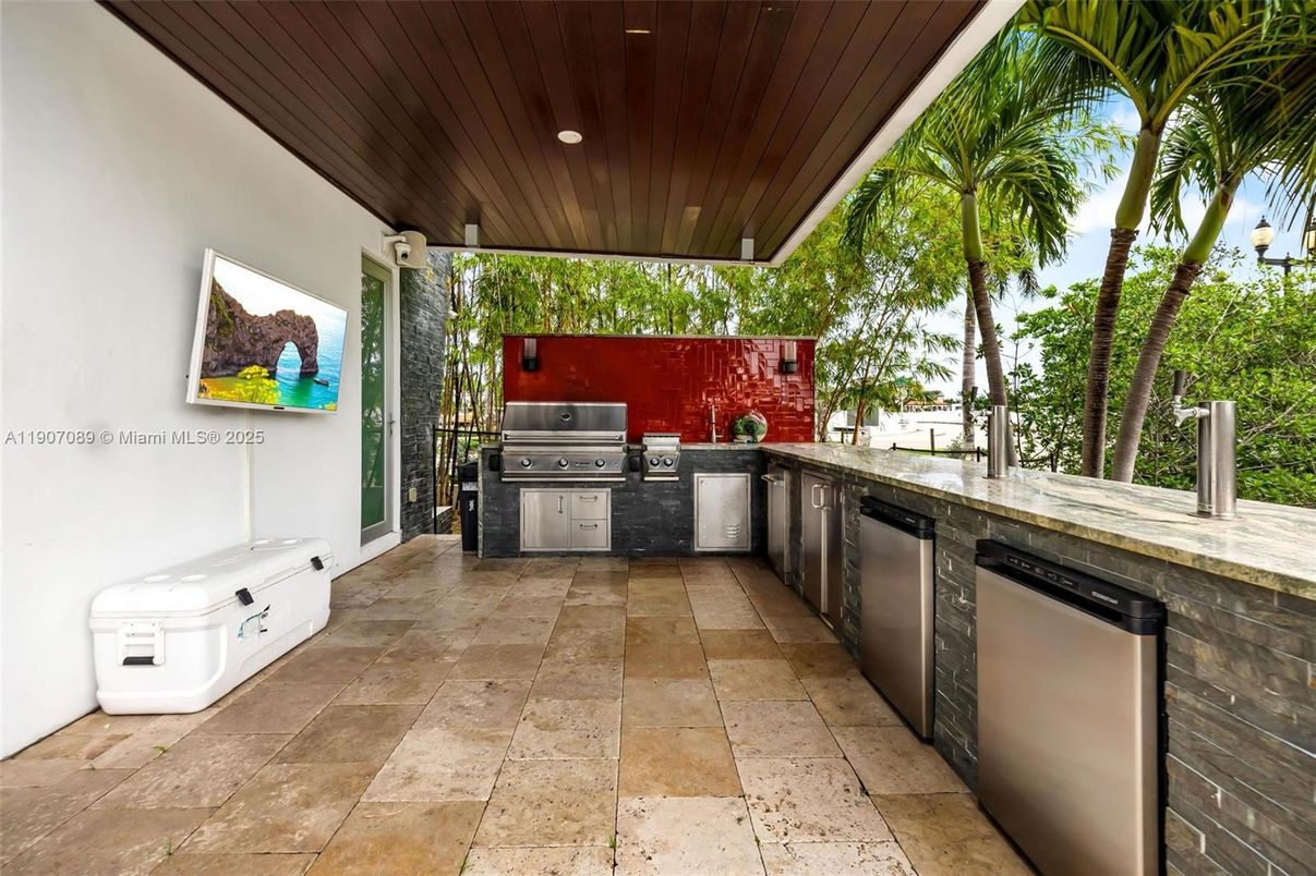 Exterior, Outdoor Kitchen