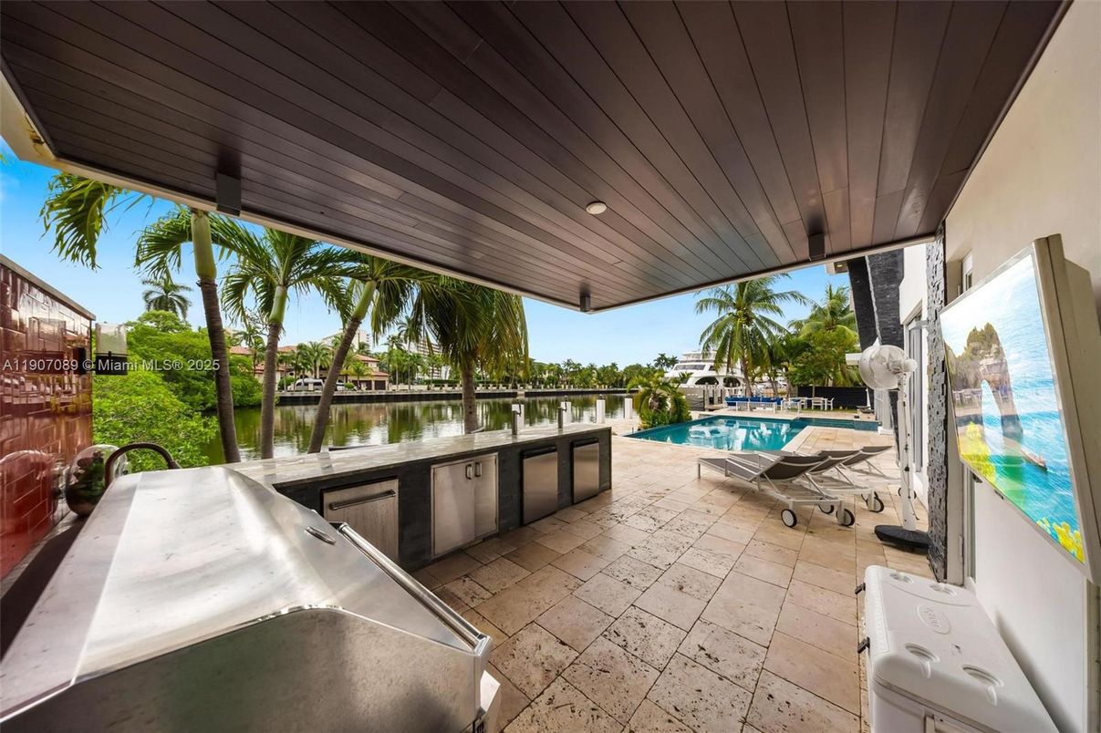 Exterior, Outdoor Kitchen, Pool, Water