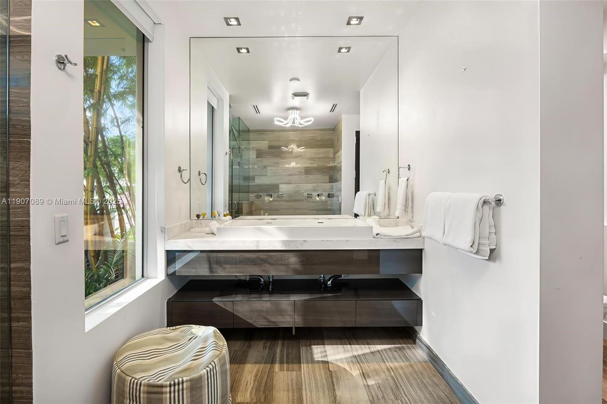 Bathroom, Interior, Recessed Lighting, Wood Texture Flooring
