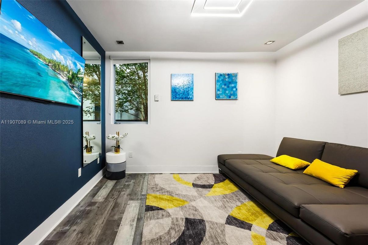 Interior, Recessed Lighting, Wood Texture Flooring