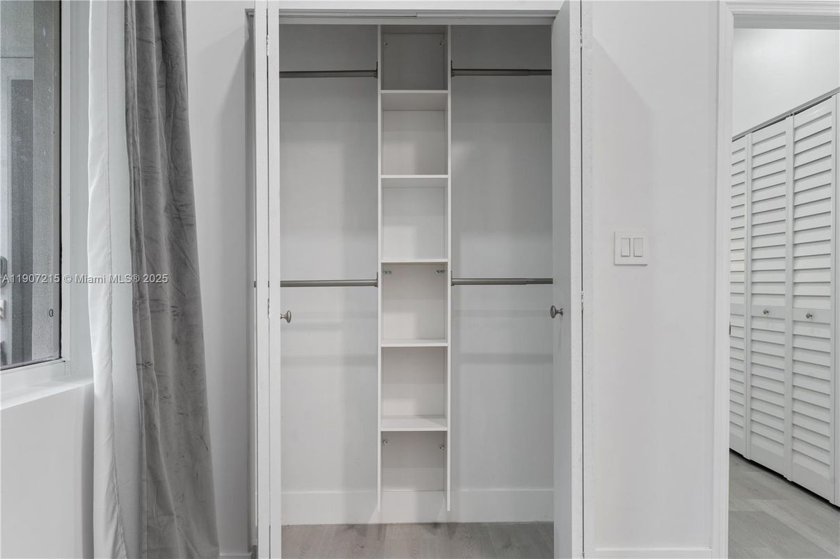 Interior, Walk-in Closets, Wood Texture Flooring