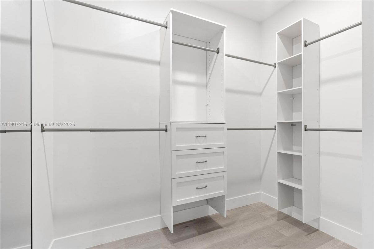 Interior, Walk-in Closets, Wood Texture Flooring