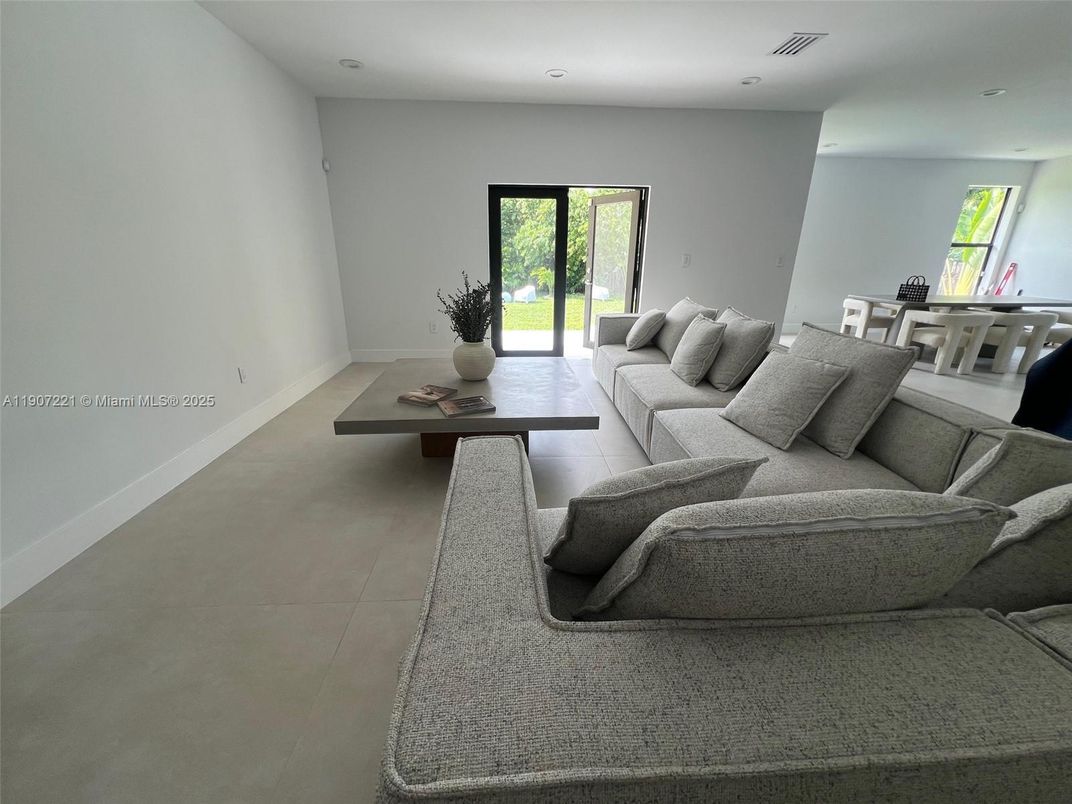 Dining room, Interior, Living room, Recessed Lighting
