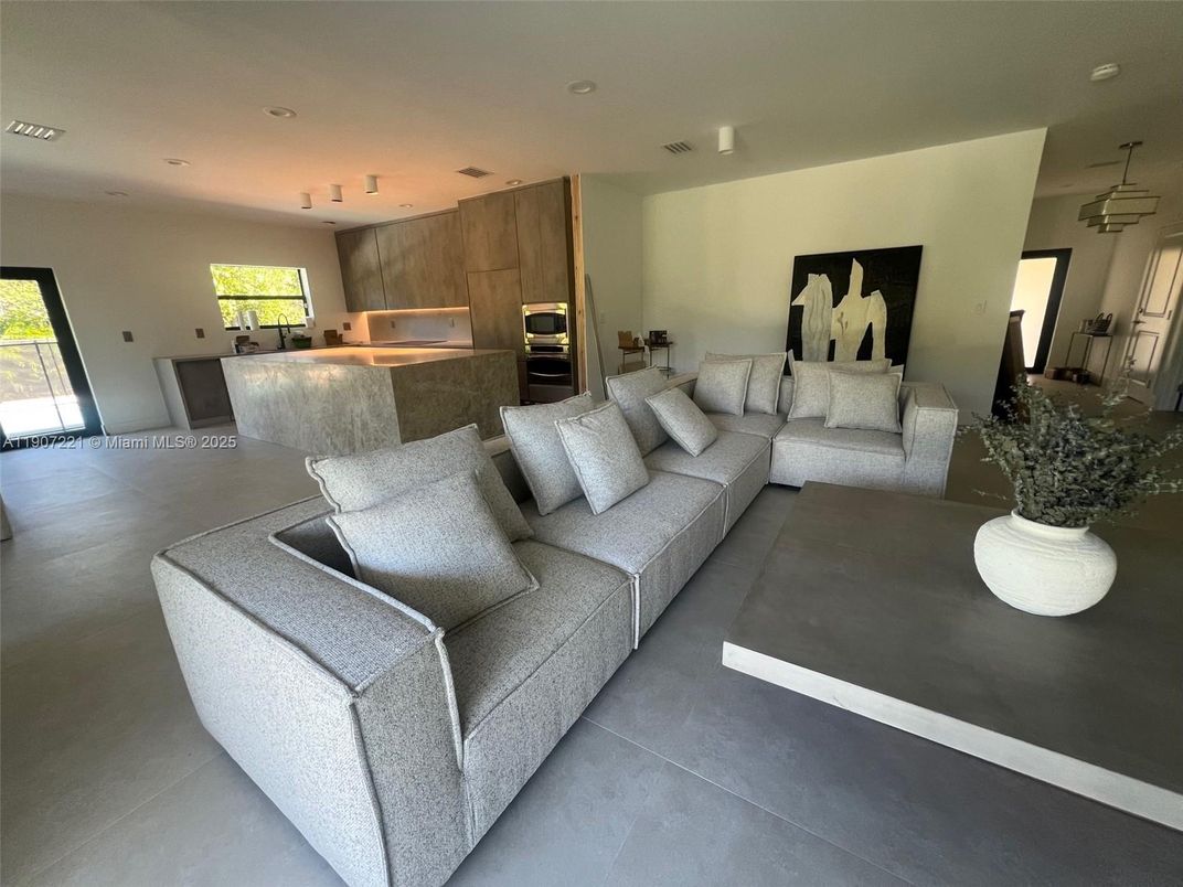 Interior, Kitchen, Living room, Recessed Lighting, Stainless Steel Appliances