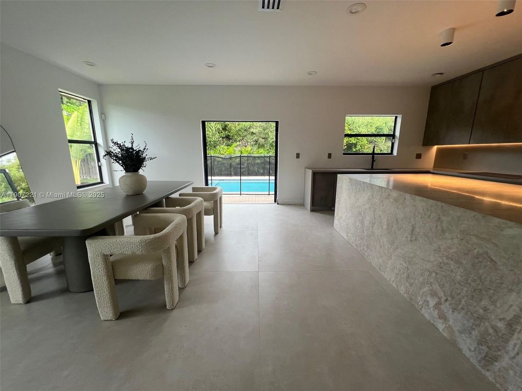 Dining room, Interior, Recessed Lighting