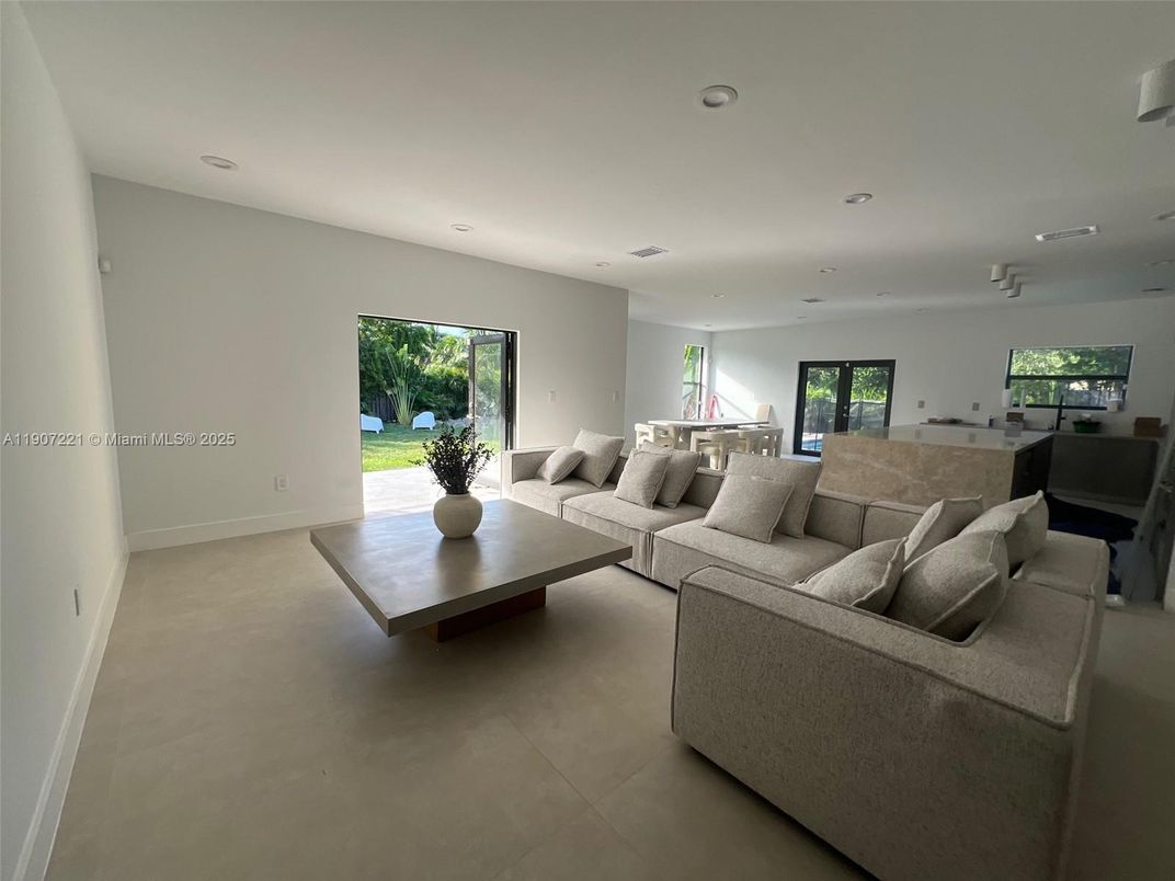 Dining room, Interior, Living room, Recessed Lighting