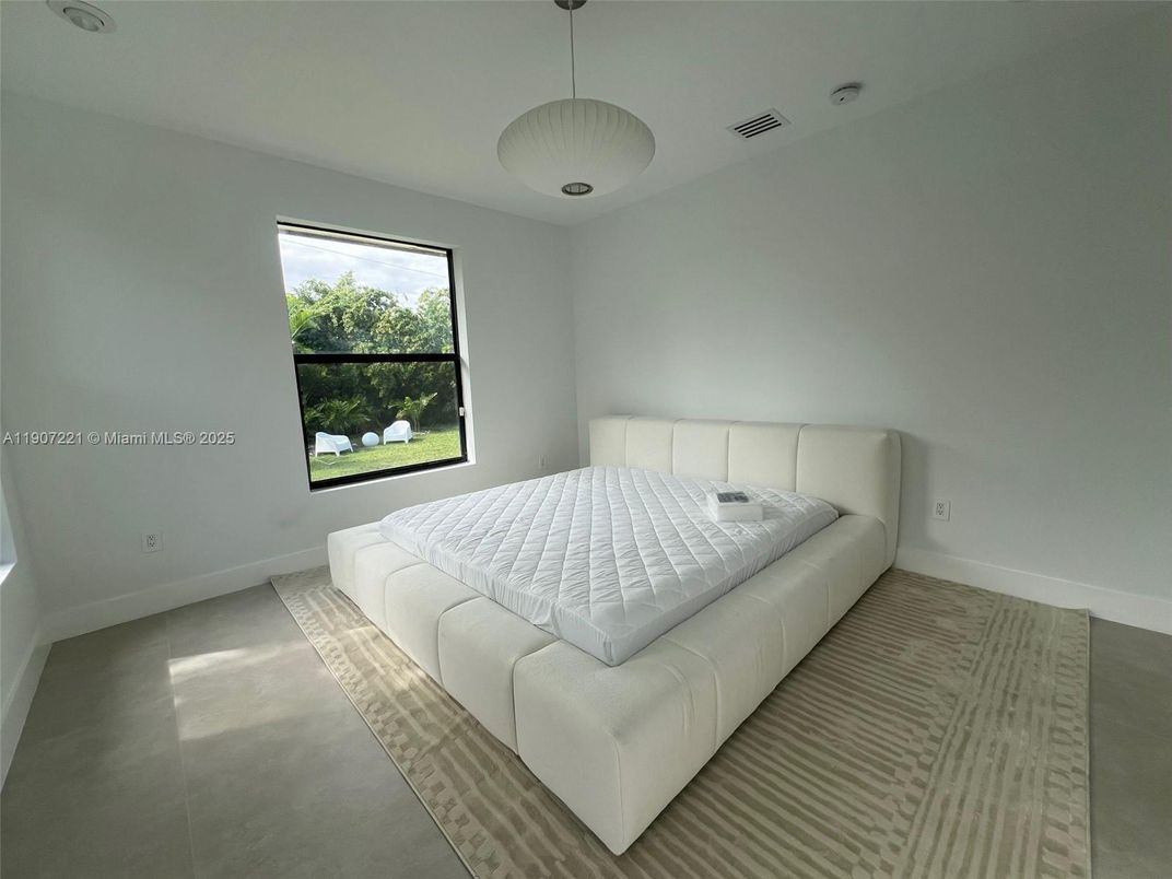 Bedroom, Interior, Pendant Lights