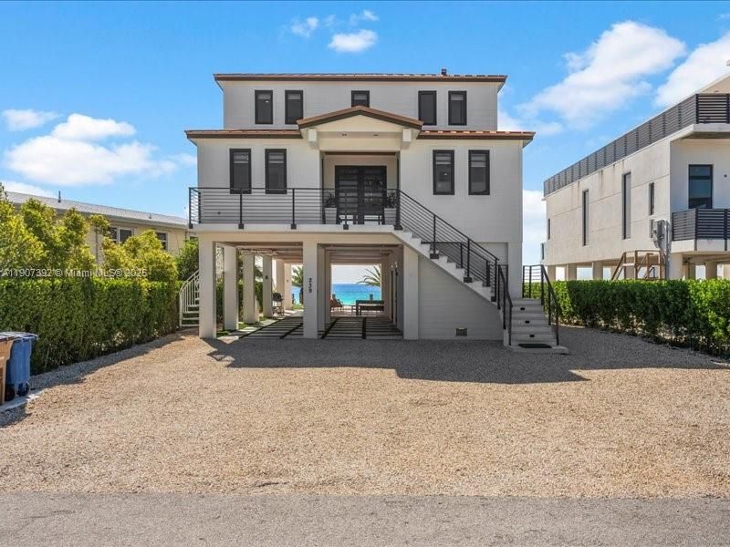 Backyard, Exterior, Facade, Modern