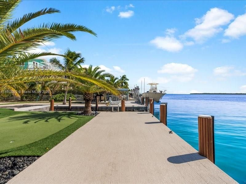 Exterior, Pool, Water