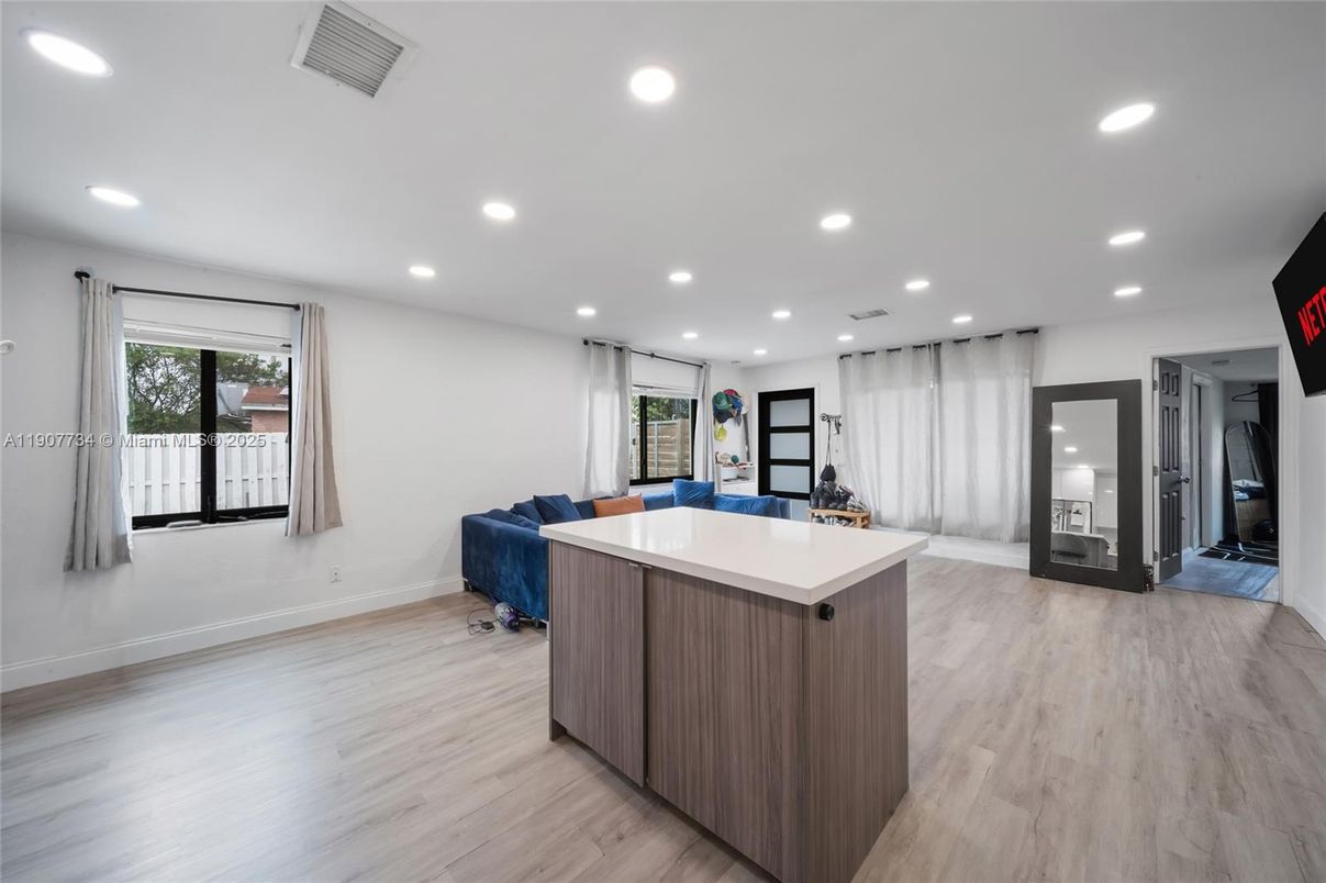 Interior, Recessed Lighting, Wood Texture Flooring