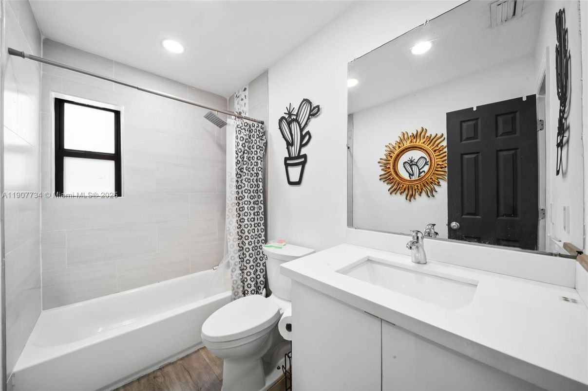 Bathroom, Interior, Recessed Lighting, Wood Texture Flooring