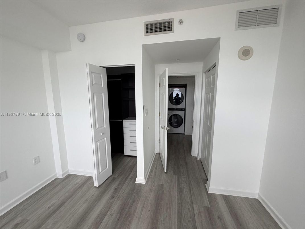 Interior, Utility Closets, Washer, Wood Texture Flooring