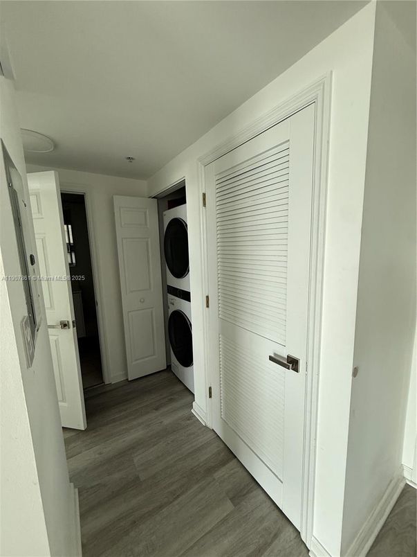 Interior, Utility Closets, Washer, Wood Texture Flooring