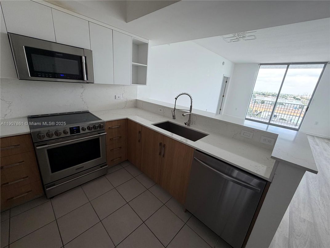 Interior, Kitchen, Stainless Steel Appliances