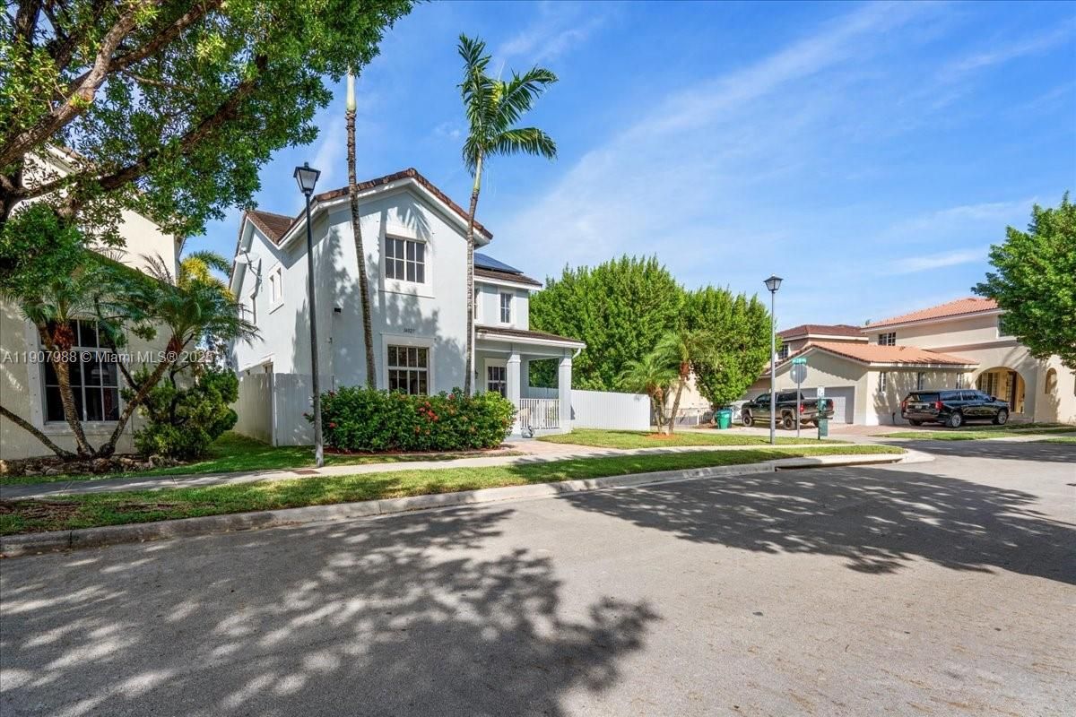 Exterior, Facade, Spanish Mediterranean