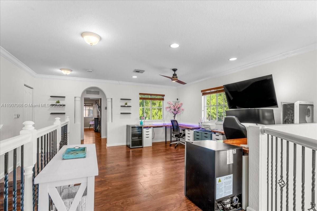 Home Office, Interior, Recessed Lighting, Wood Texture Flooring