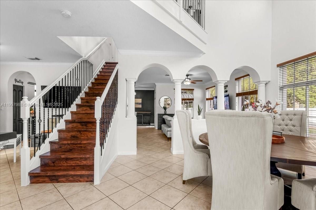 Dining room, Interior