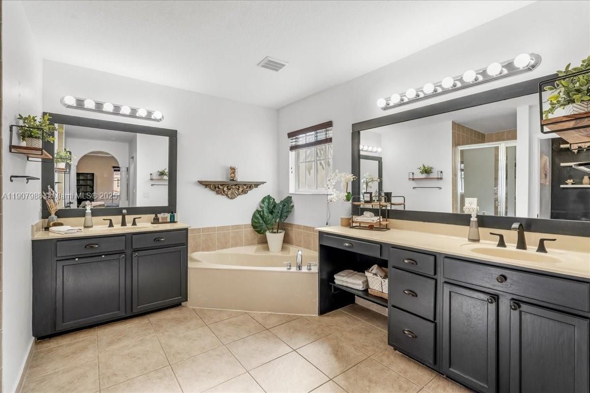 Bathroom, Dual Sink Vanities, Interior