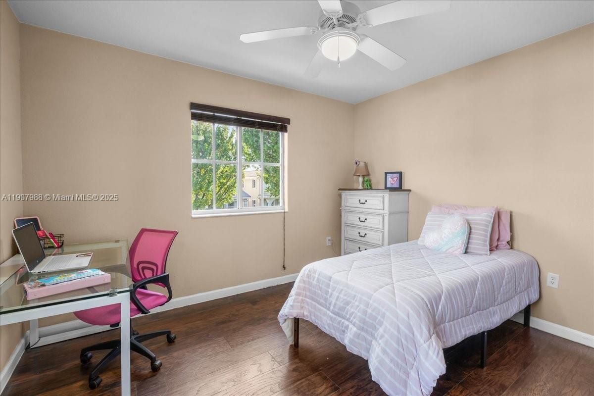 Bedroom, Home Office, Interior, Wood Texture Flooring