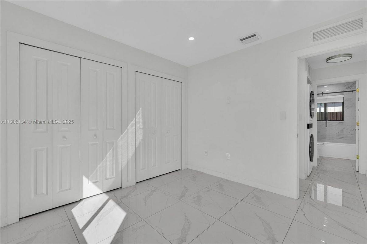 Empty room, Interior, Marble, Recessed Lighting