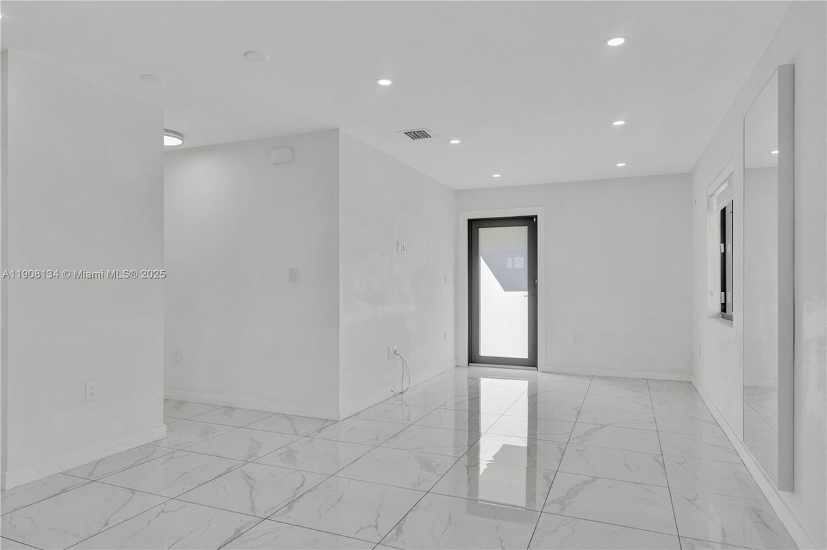 Empty room, Interior, Marble, Recessed Lighting