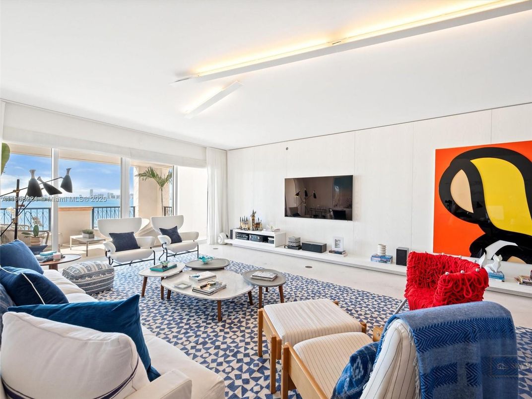 Interior, Living room, Water