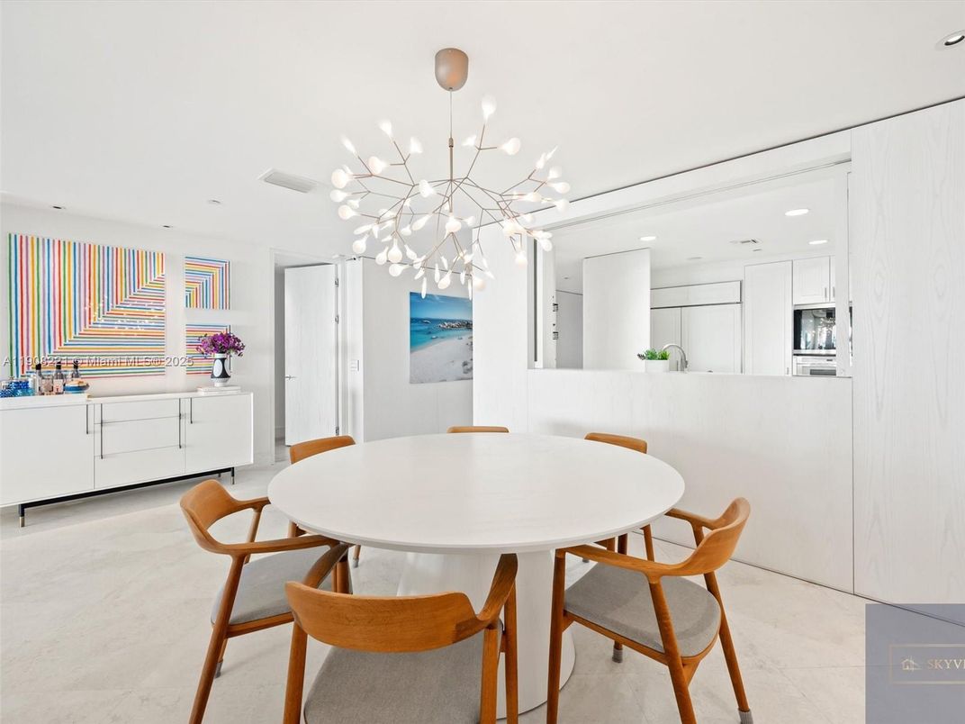 Dining room, Interior, Kitchen, Pendant Lights, Recessed Lighting, Stainless Steel Appliances