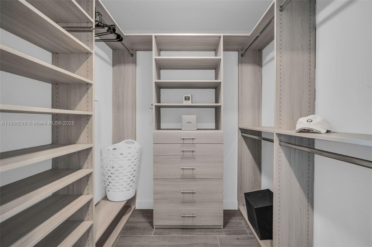 Interior, Walk-in Closets, Wood Texture Flooring